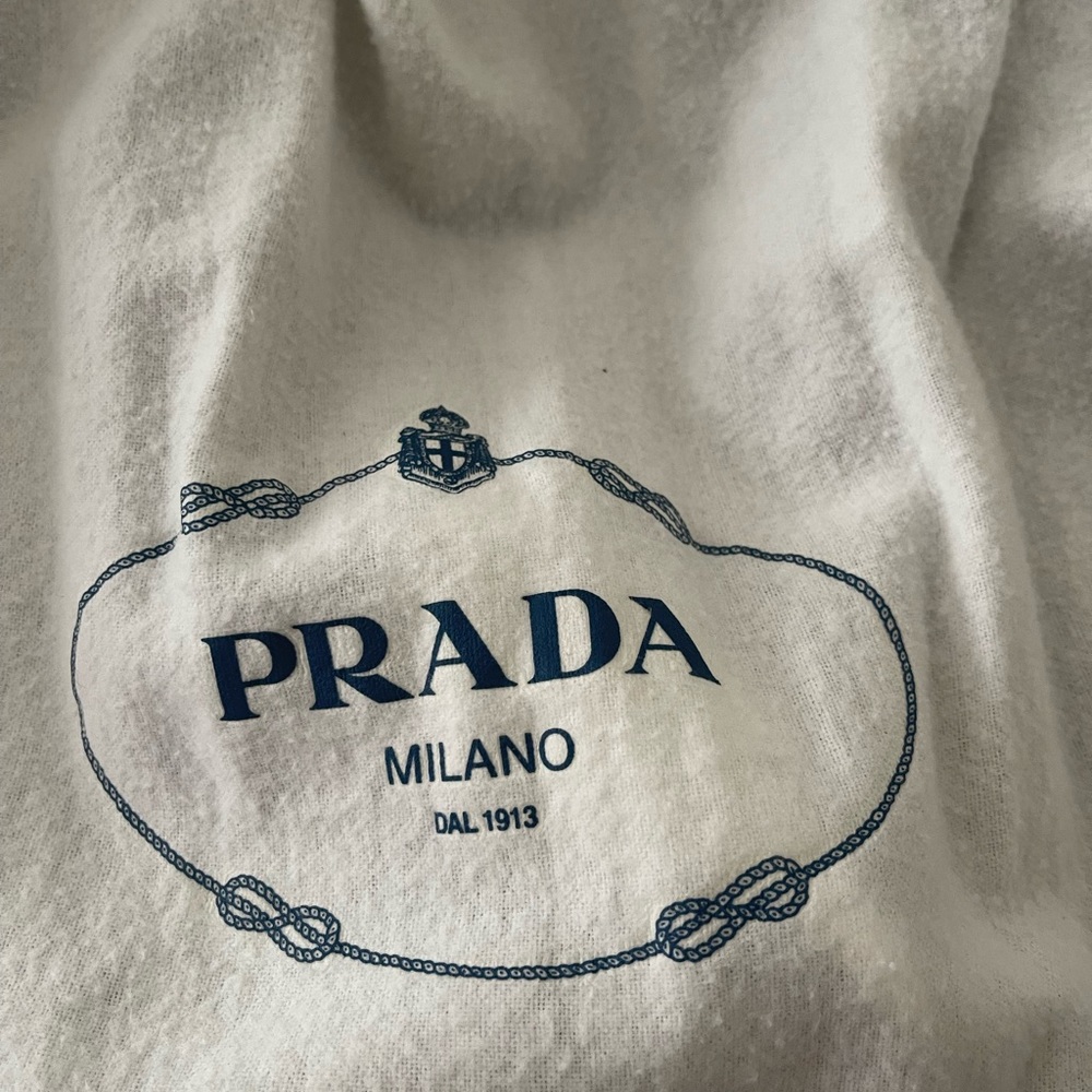Prada original poco uso como nueva - Picture 15 of 15
